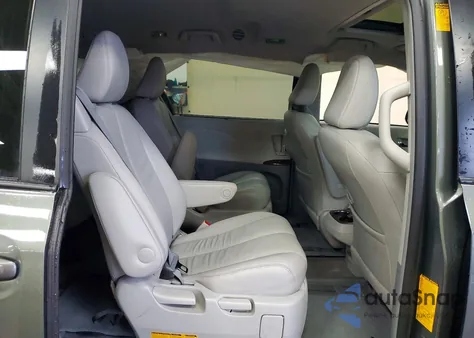 2013 Toyota Sienna Xle z USA, uszkodzony, nr VIN 5TDDK3DC9DS050724